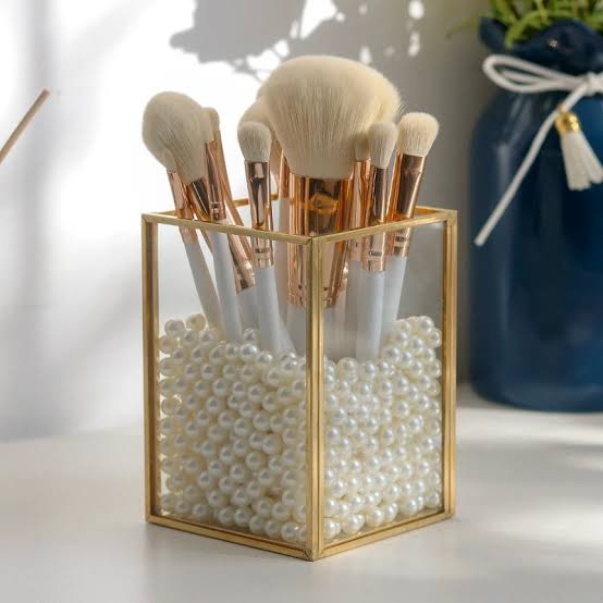 Beauty brush holders
